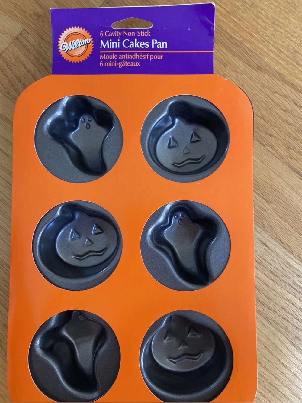 Wilton Halloween Mini Cake Pan Orange and Black Ghost & Pumpkin Molds